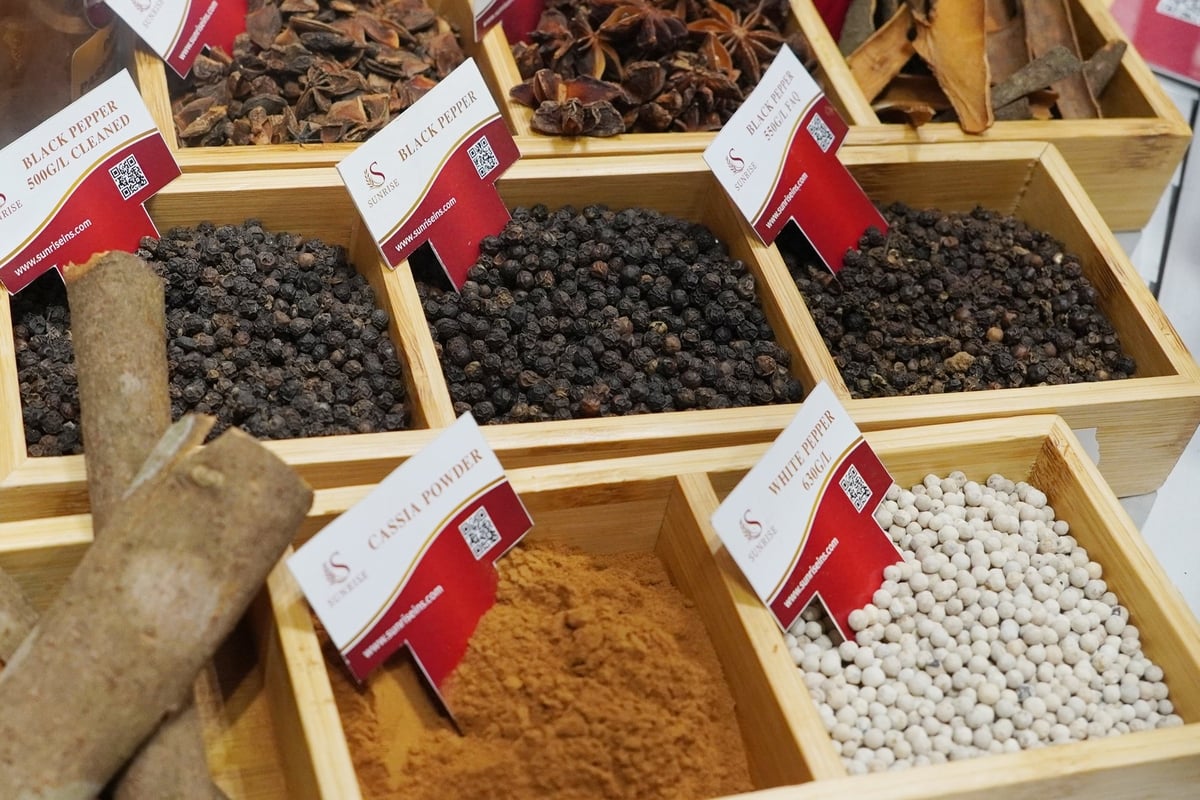 Trong 6 tháng đầu năm 2025, UAE đã nhập khẩu khoảng 7.700 tấn hồ tiêu Việt Nam. Ảnh: Nguyễn Thủy. Trong 6 tháng đầu năm 2025, UAE đã nhập khẩu khoảng 7.700 tấn hồ tiêu Việt Nam. Ảnh: Nguyễn Thủy.